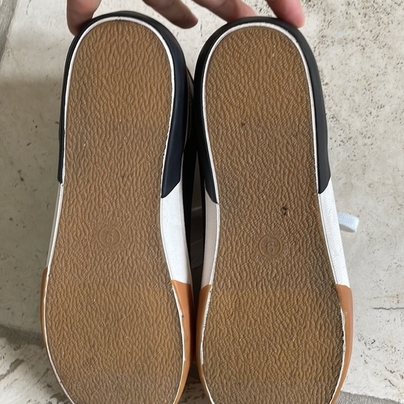 A New Day sneakers size 9 worn once inside. - Picture 3 of 3